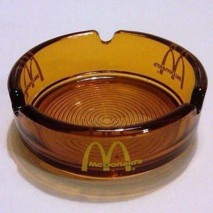 18. Popielniczki w McDonald's