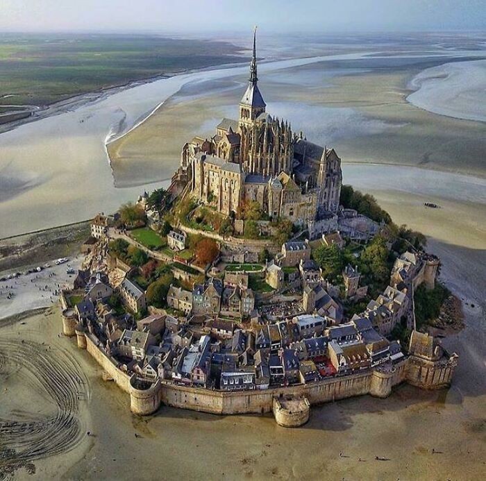 Mont-Saint-Michel podczas odpływu