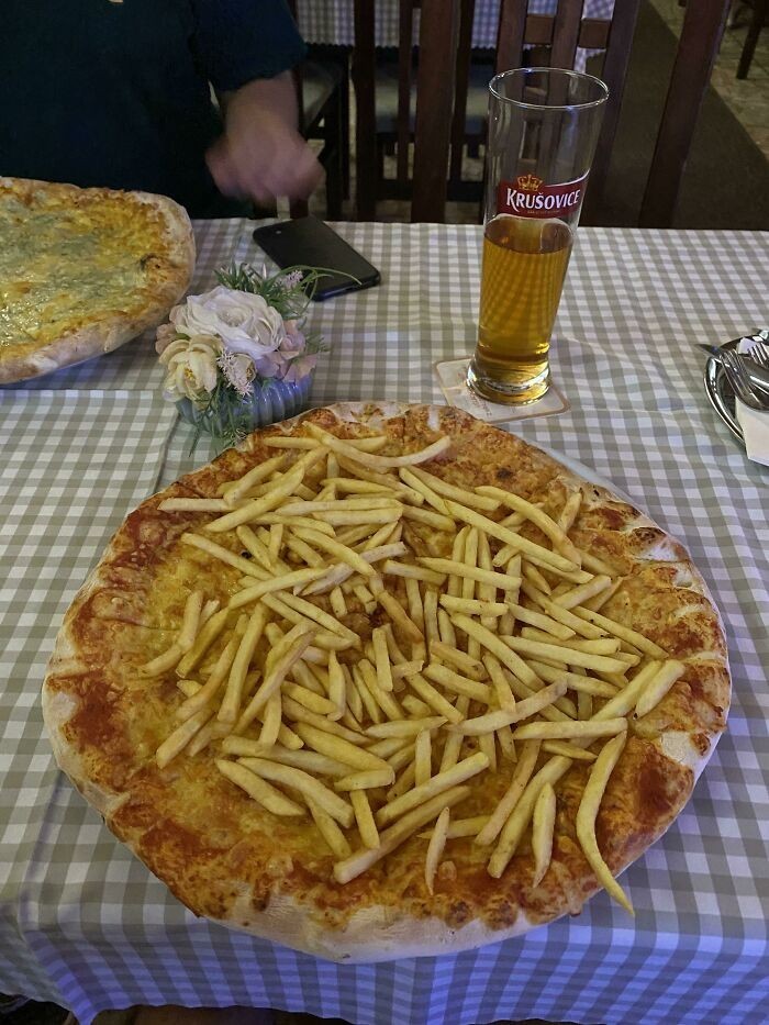 "Pizza Americana, którą zamówiłem na Słowacji"