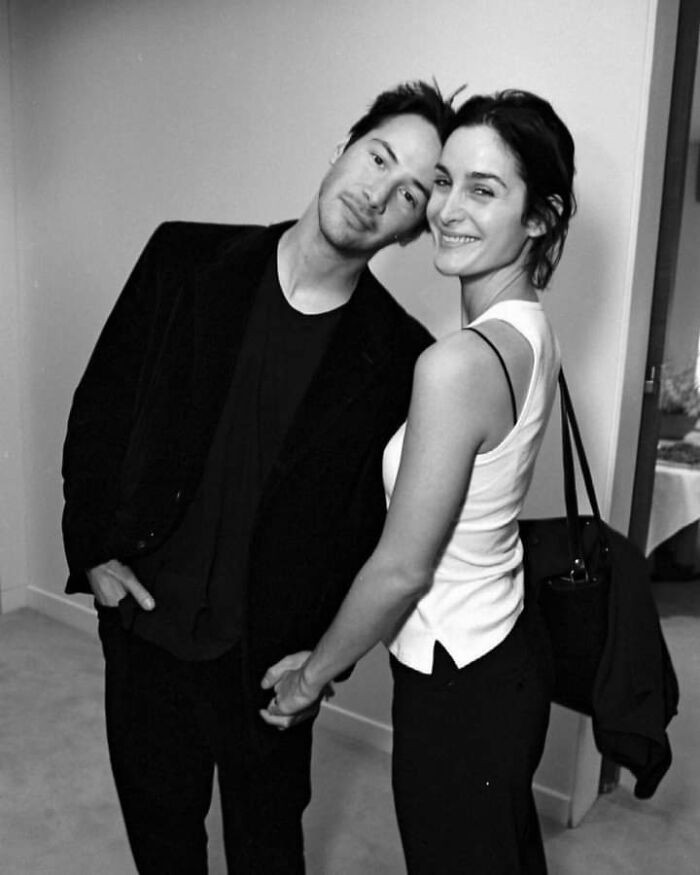 Keanu Reeves i Carrie Anne Moss celebrujący premierę Matrixa, 1999