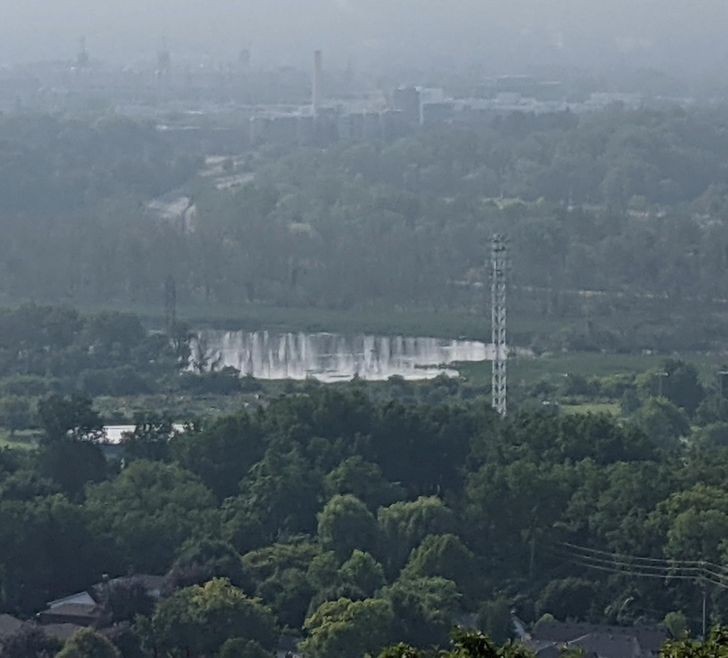 11. "Myślałem, że patrzę na duży wodospad, ale okazało się, że to tylko perspektywa. Tak naprawdę to jezioro."