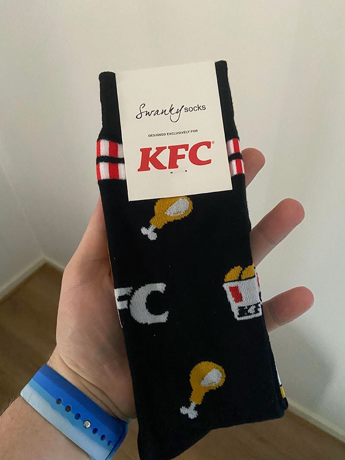 "Dostałem skarpetki KFC jako dodatek do mojego zamówienia."