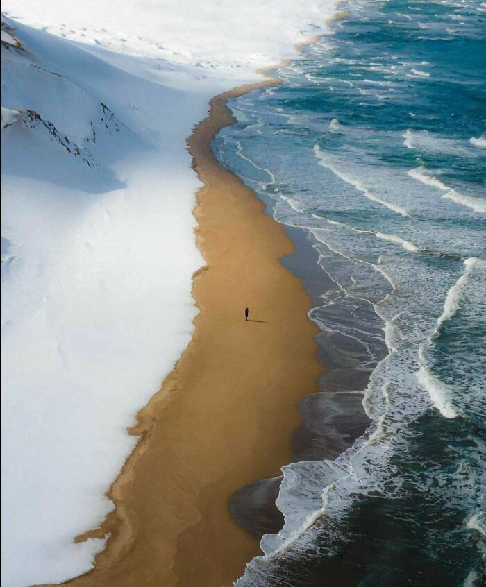 5. Ośnieżona plaża w Hokkaido w Japonii.