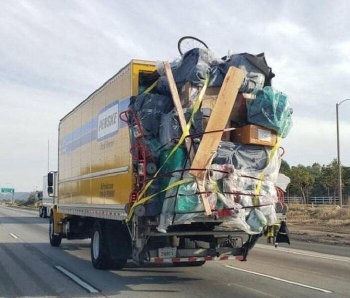 Kiedy postanowisz zaoszczędzić na transporcie i zabrać wszystko na raz 