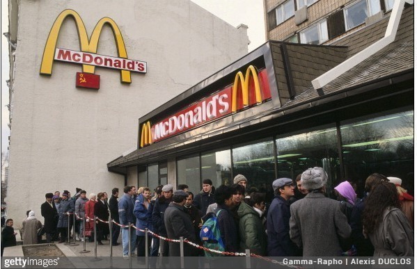 6. Nieskończona kolejka przed McDonald's