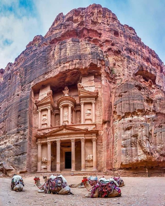 13. Petra, Jordania