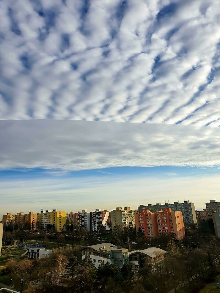 Część chmur jest w niższej rozdzielczości.