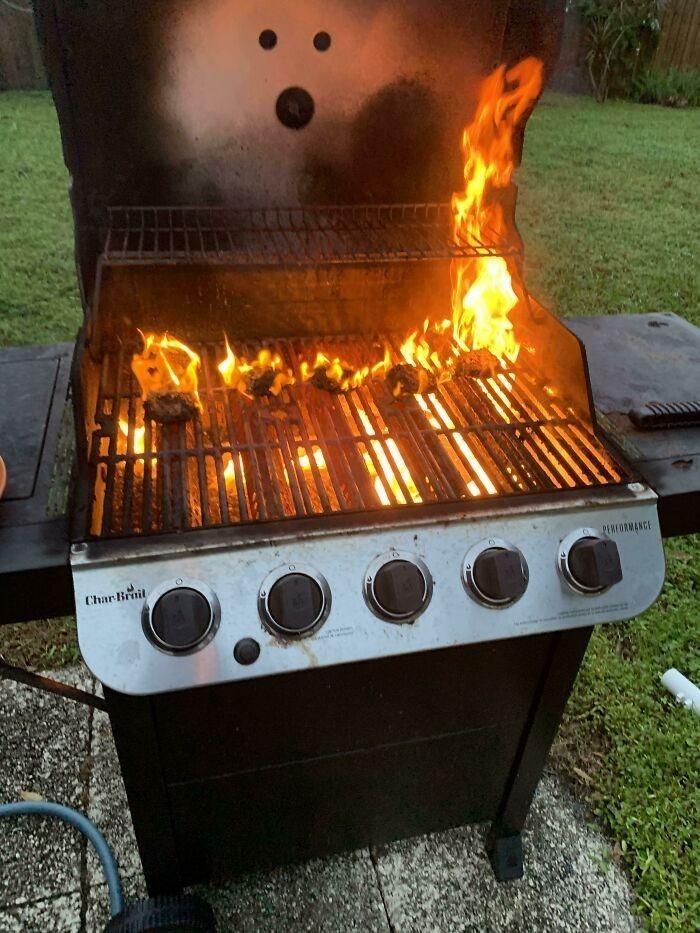 "Zdarzyło wam się zepsuć burgery do tego stopnia, że nawet grill był zdziwiony?"