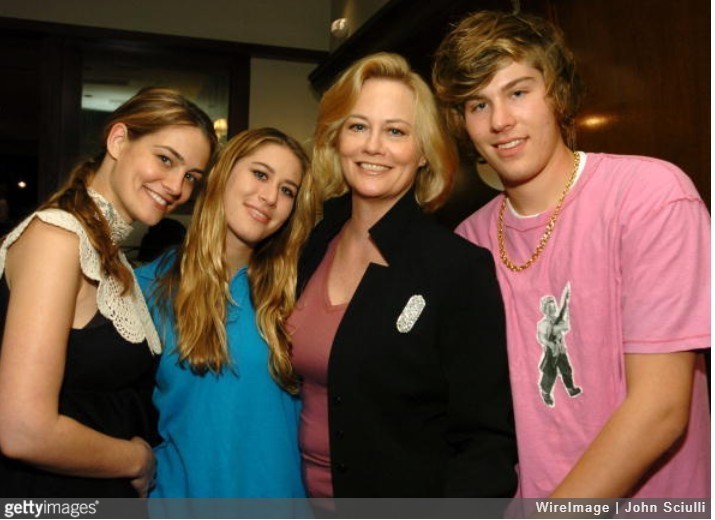 Clementine, Ariel, i Cyrus — dzieci Cybill Shepherd