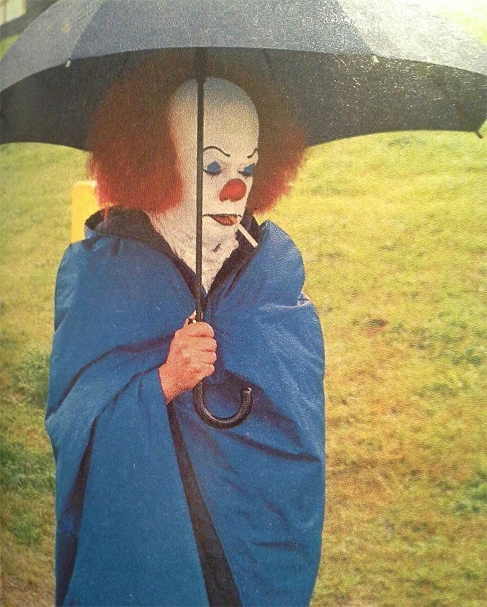 Tim Curry na planie "To" (1990)