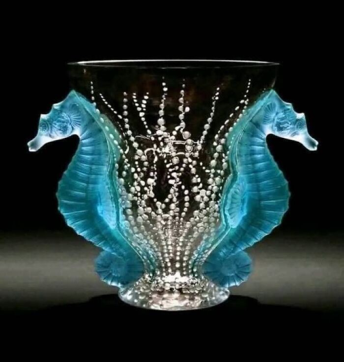 „Waza «Posejdon» stworzona przez René Lalique około 1910”