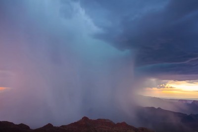 Burza w Wielkim Kanionie uchwycona na filmie. Majestatyczne piękno natury! 