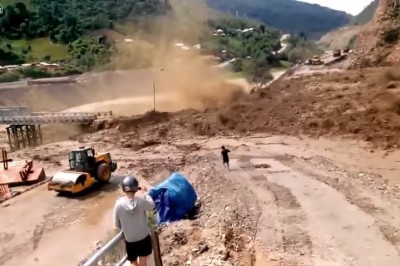 Błyskawiczna powódź w Wietnamie! W kilka minut zniszczone domy i ulice a ludzie całkowicie bezradni!