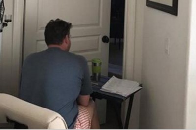 Córka znajduje ojca w drzwiach sypialni! Powód dla którego tam spędzał noc wzruszył mnie do łez! 