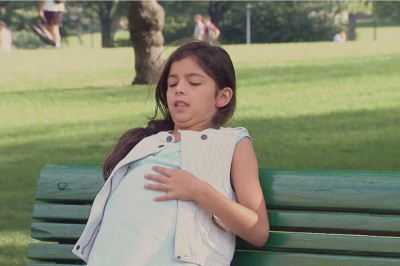 Dziecko w ciąży zaniepokoiło przechodniów! Ale prawdziwy szok wywołało pojawienie się ojca!