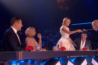 Gdy wyciągała mu ostrze z gardła myślałam, że zemdleję! Takiego występu w Mam Talent jeszcze nie było! 