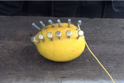 Jak sobie radzić w sytuacjach ekstremalnych czyli rozpalanie ognia za pomocą cytryny! 