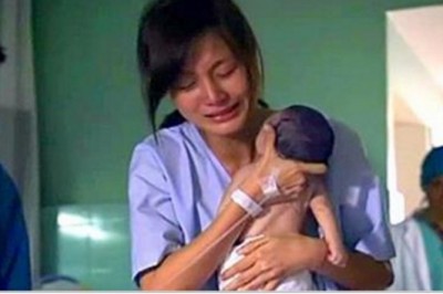 Jeden z bliźniaków przestał się ruszać! To co zrobiła zrozpaczona mama wywołało łzy taty i lekarzy!