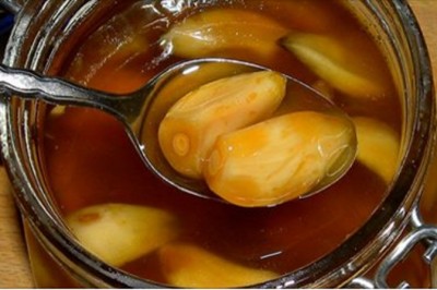 Jeśli będziesz jadła czosnek z miodem na pusty żołądek przez 7 dni co rano Twoje ciało Ci podziękuje! 