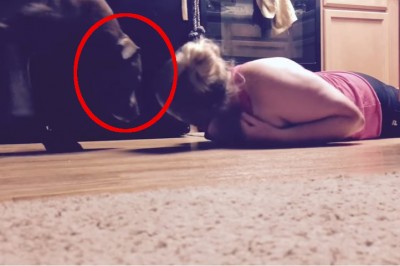 Kobieta dostaje ataku padaczki i uderza głową w podłogę! Zobacz niezwykłą reakcję jej psa! 
