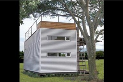 Mieszka w kontenerze który ma 48 m powierzchni! Będziesz w szoku jak urządził jego wnętrze! 