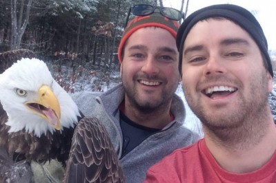 Na polowaniu uratowali Bielika  amerykańskiego z sideł kłusownika! Zrobili selfie które podbiło internet!
