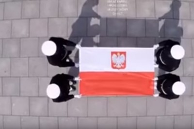 Pełen szacunek! Składanie Polskiej Flagi w Szczecinie! Tak to się powinno robić!