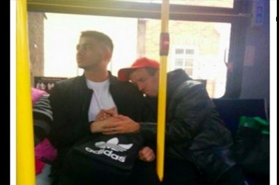 Poczuł się bardzo niezręcznie gdy nieznajomy uścisnął mu rękę! Jednak gdy zrozumiał czemu - nie puścił!