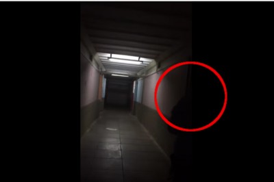 Policjanci słyszą dziwne dźwięki z opuszczonej kostnicy. Gdy weszli do środka, stanęli przerażeni!   