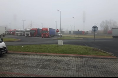 Polscy kierowcy ciężarówek oddają hołd zamordowanemu koledze w Berlinie! Zobacz ich wspólną akcję! 