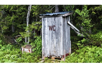 Porzucili dobrze płatną pracę, żeby zwiedzić świat. Dziś czyszczą toalety, żeby mieć co zjeść.