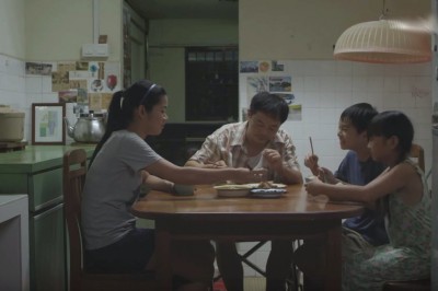 Powiedziała ojcu o słabych wynikach w szkole. Jego reakcja łamie serce. 