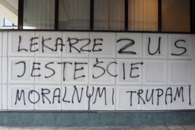 Pracownik ZUS ocenił swoich kolegów po fachu. Szybko został bohaterem internetu.