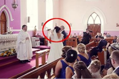 Przerwali ślub, bo usłyszeli krzyki z tylnych ławek! Panna młoda odwraca się i wybucha płaczem!