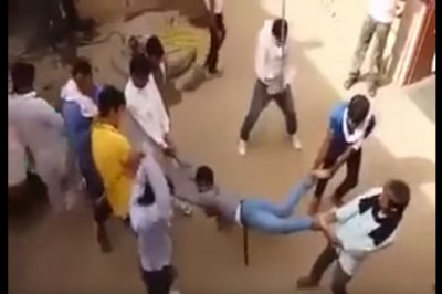 Samsąd na gwałcicielu. Tak się to robi w Indiach!