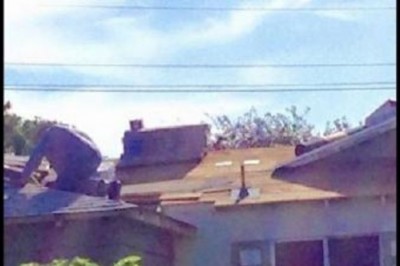 Schorowany 75 latek próbuje wyremontować swój dach! Nie uwierzysz jaką reakcję ludzi wywołało to zdjęcie!