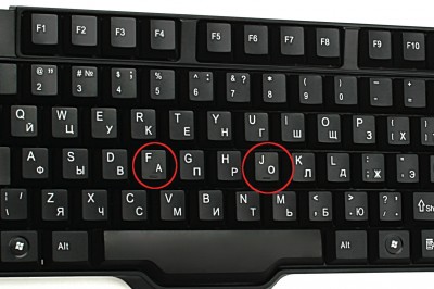 Spójrz na swoją klawiaturę! Zastanawiałeś się kiedyś po co są wypustki na klawiszach 