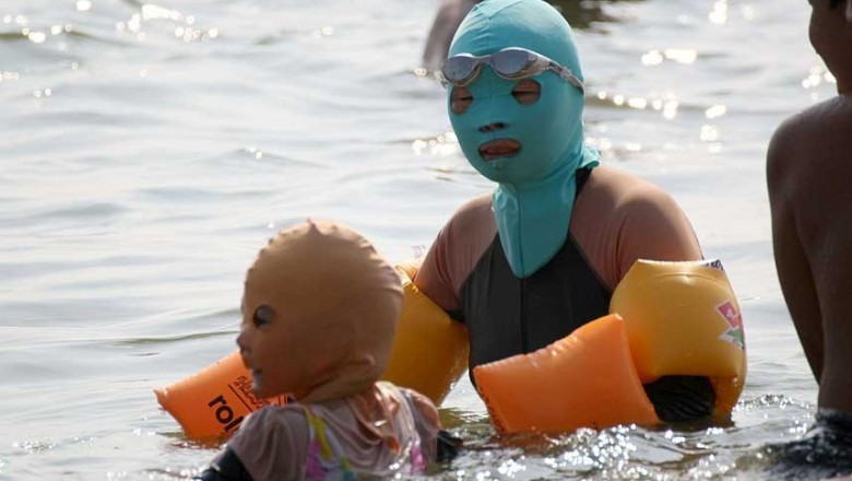 Szalona moda podbija chińskie plaże! Plażowiczki przypominają postacie z horrorów! 