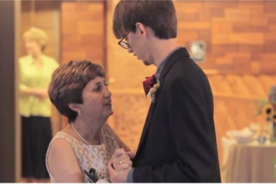 Tak cudownej akcji na ślubie jeszcze nie widziałam! Niesamowity taniec matki z synem przyćmił wszystko!