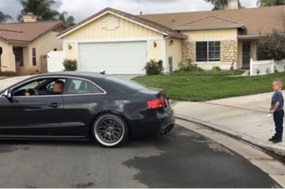 Tata przywiązał sznurek do zęba synka, a 2 koniec do zderzaka i rusza! Zobacz finał wyrywania zęba! 