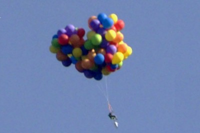 Ten mężczyzna chciał zareklamować swoją firmę jak bohater bajki. Zobacz jak skończył...