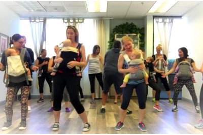 To dopiero przebojowe mamy! Taniec z dziećmi w nosidełkach skradł serca internautów! 