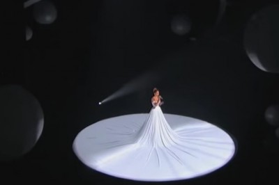 To miał być zwykły koncert Jennifer Lopez! Teraz zobacz co działo się z jej suknią po minucie występu!