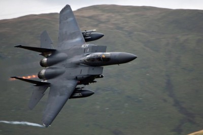 Wojskowe myśliwce na wyciągnięcie ręki! Niesamowite akrobacje z prędkością dźwięku! 