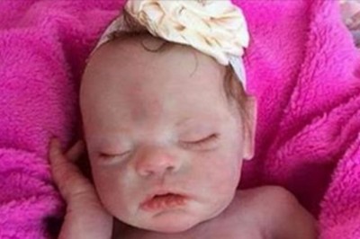 Wybija szybę z samochodu widząc, że dziecko nie oddycha! Po chwili dokonuje strasznego odkrycia!