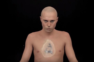 Wyglądał jak typowy chłopak! Gdy zaczął ścierać makijaż byłam w szoku! 