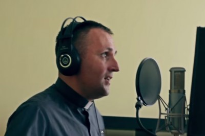 Zajebisty Ksiądz, który zawstydziłby 90% raperów w tym kraju!