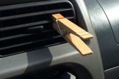 Zawsze przypinała drewnianą klamerkę do kratki od wentylacji! Gdy zrozumiałam czemu - robię to samo!