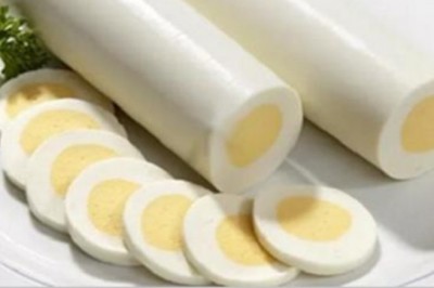 Zawsze się nad tym zastanawiałeś! Oto jak powstają podłużne kurze jaja i jak zrobić je w domu!