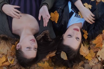 Zobacz ile pracy wymaga zrobienie dobrego selfie! A przecież znajomi wiedzą, że tak nie wyglądasz!